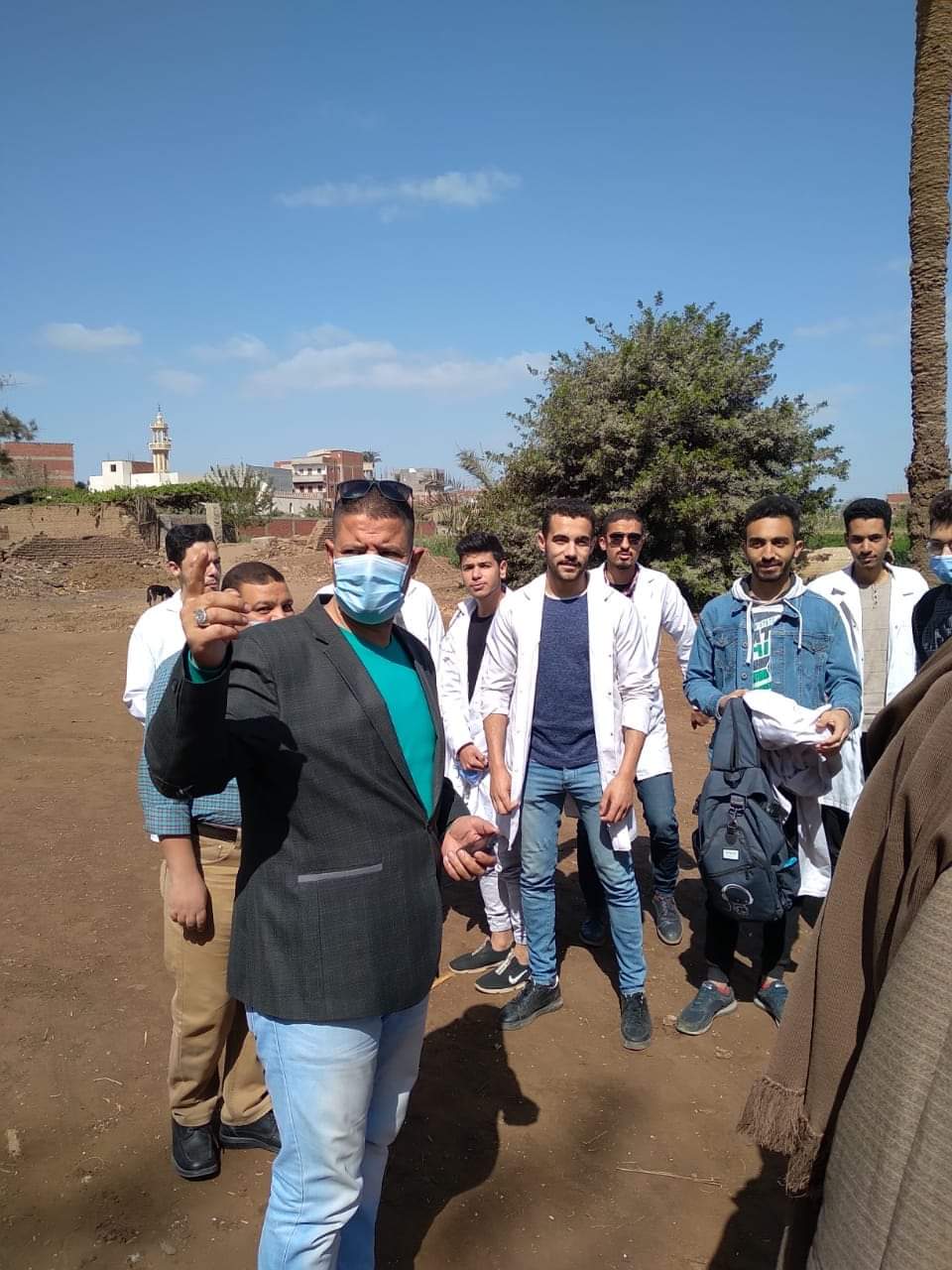 رئيس مدينة أشمون يتفقد قافلة طبية لحياة كريمة  بقرية البيشة
