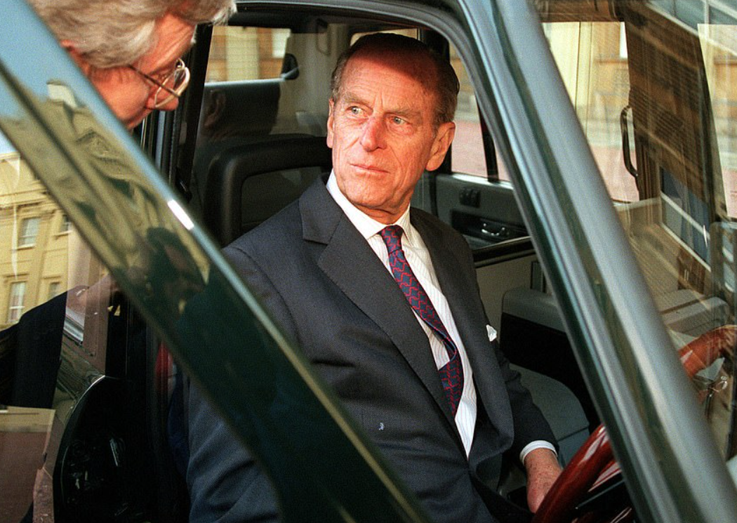 الأمير فيليب قاد سيارة أجرة للتنقل متخفيا فى شوارع لندن