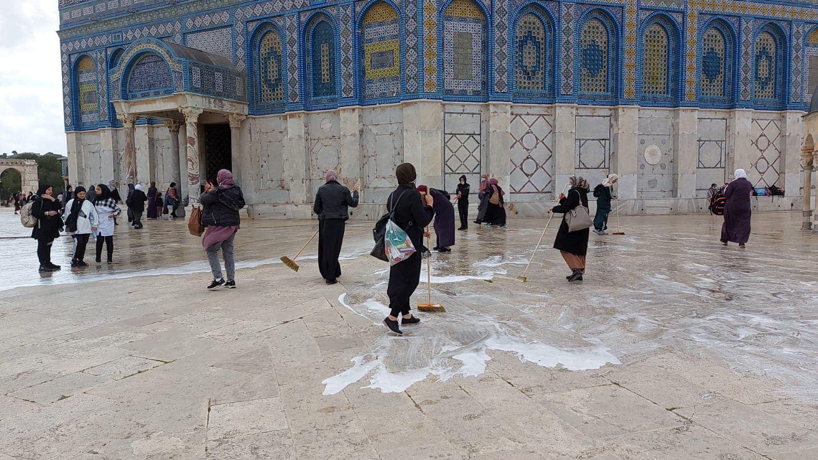 تنظيف باحات المسجد الأقصى (5)