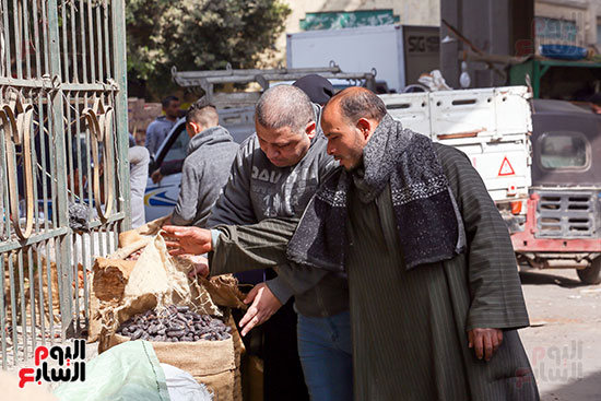 شراء بلح رمصان من سوق الساحل (4)
