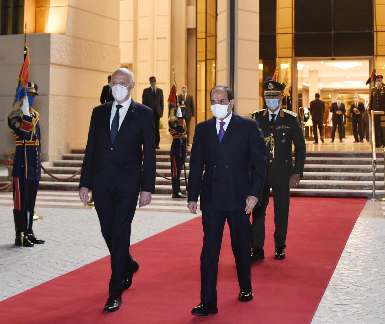 الرئيس السيسي يودع ضيفه الكريم الرئيس التونسي قيس سعيد بمطار القاهرة (3)