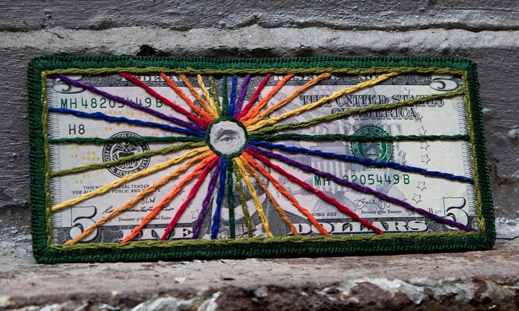 إحدى الصور الأيقونية الموجودة على الدولار