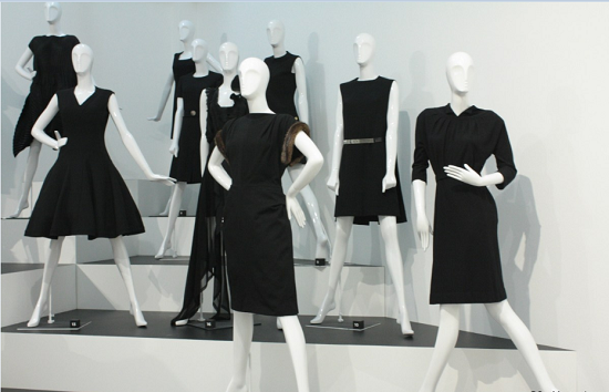 فستان أسود قصير (1)