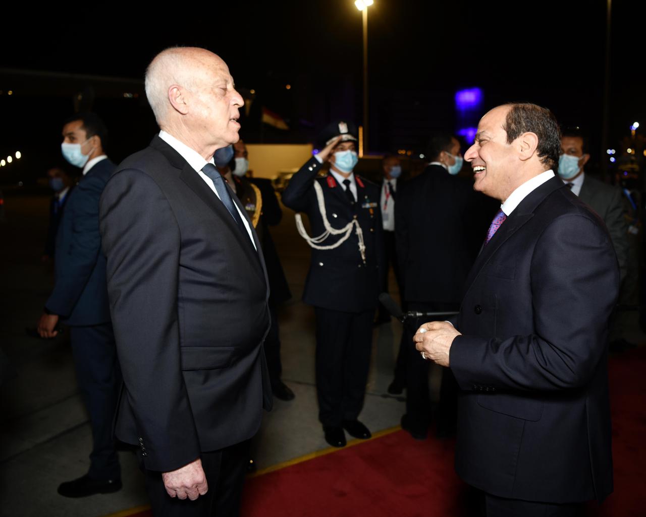 الرئيس السيسي يودع ضيفه الكريم الرئيس التونسي قيس سعيد بمطار القاهرة (1)