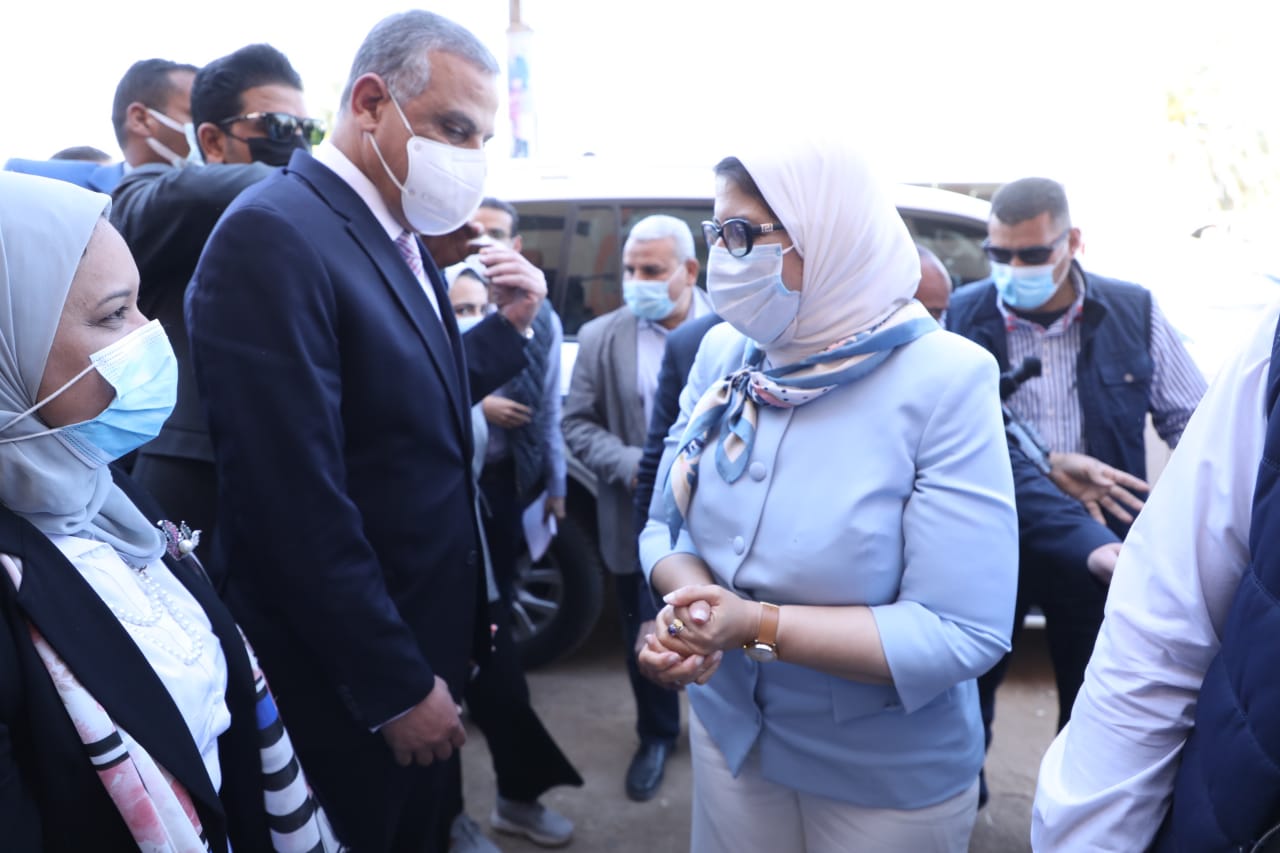 زيارة وزيرة الصحة لسوهاج (4)