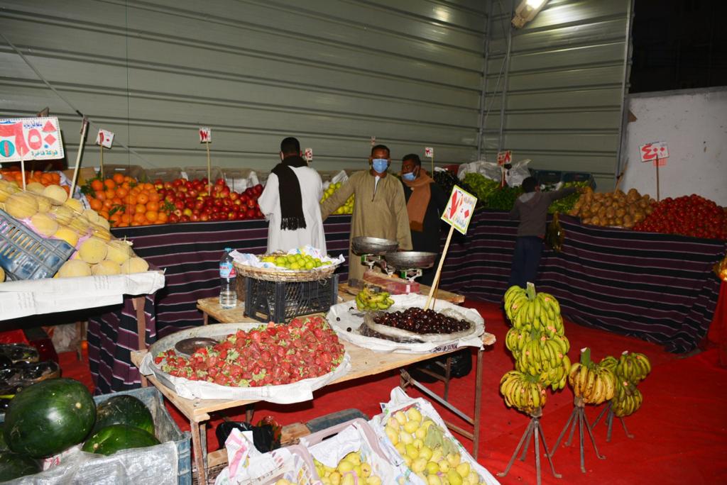 سوق للخضروات داخل المعرض