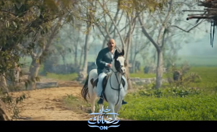 احمد السقا على الخيل