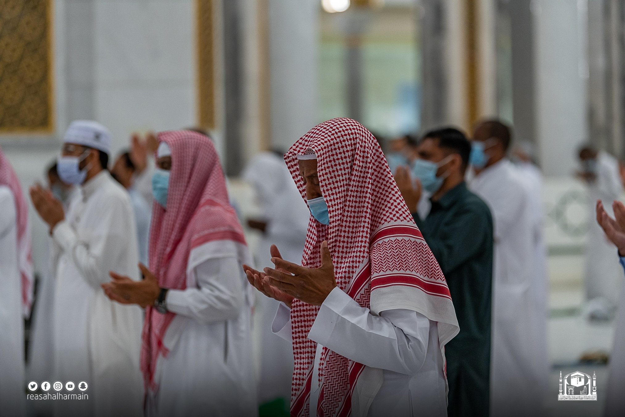 الصلاه بالمسجد الحرام