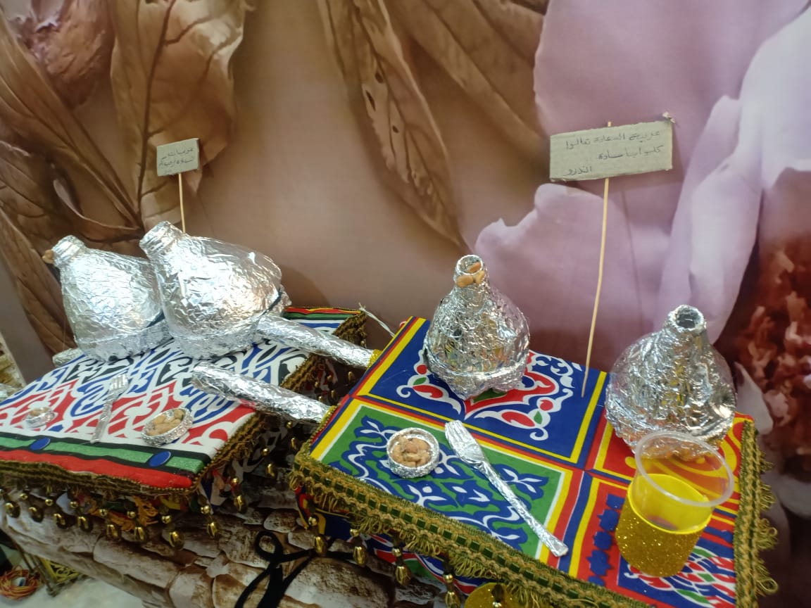 شاب قبطى يصنع فوانيس رمضان ويوزع هدايا على المسلمين (6)