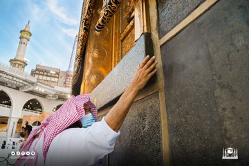 جانب من عملية وضع الطيب