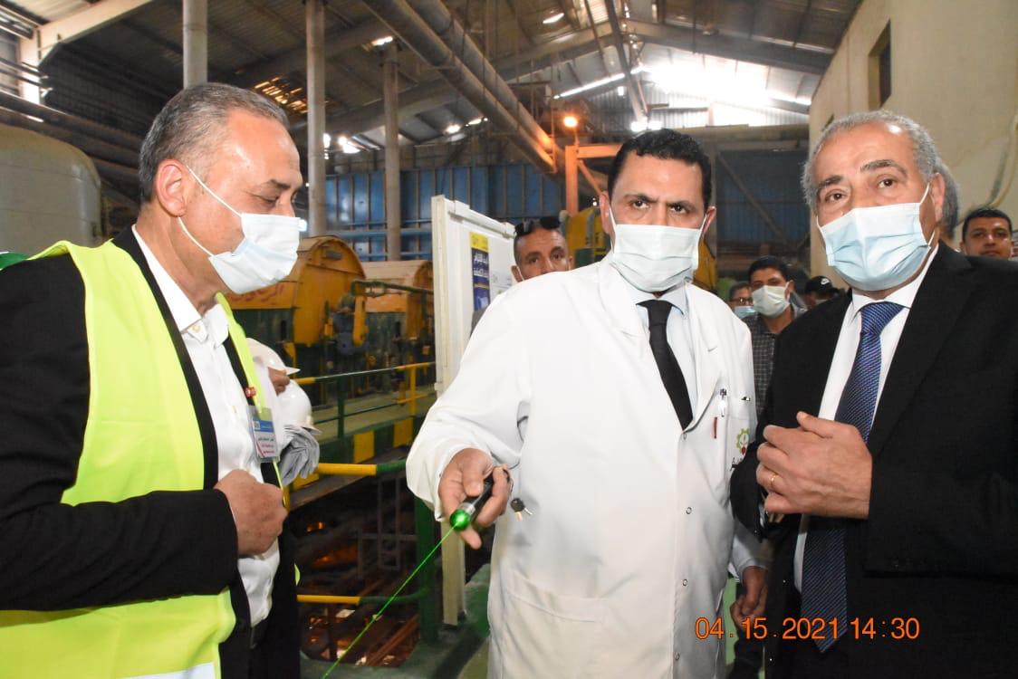 زيارة وزير التموين لمصنع السكر فى كفر الشيخ (2)