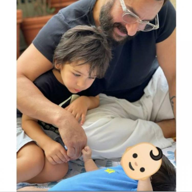 أول صورة لسيف علي خان وتيمور مع المولود الجديد