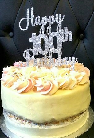 زوجان بريطانيان يحتفلان بعيد ميلادهما الـ 100  (4)
