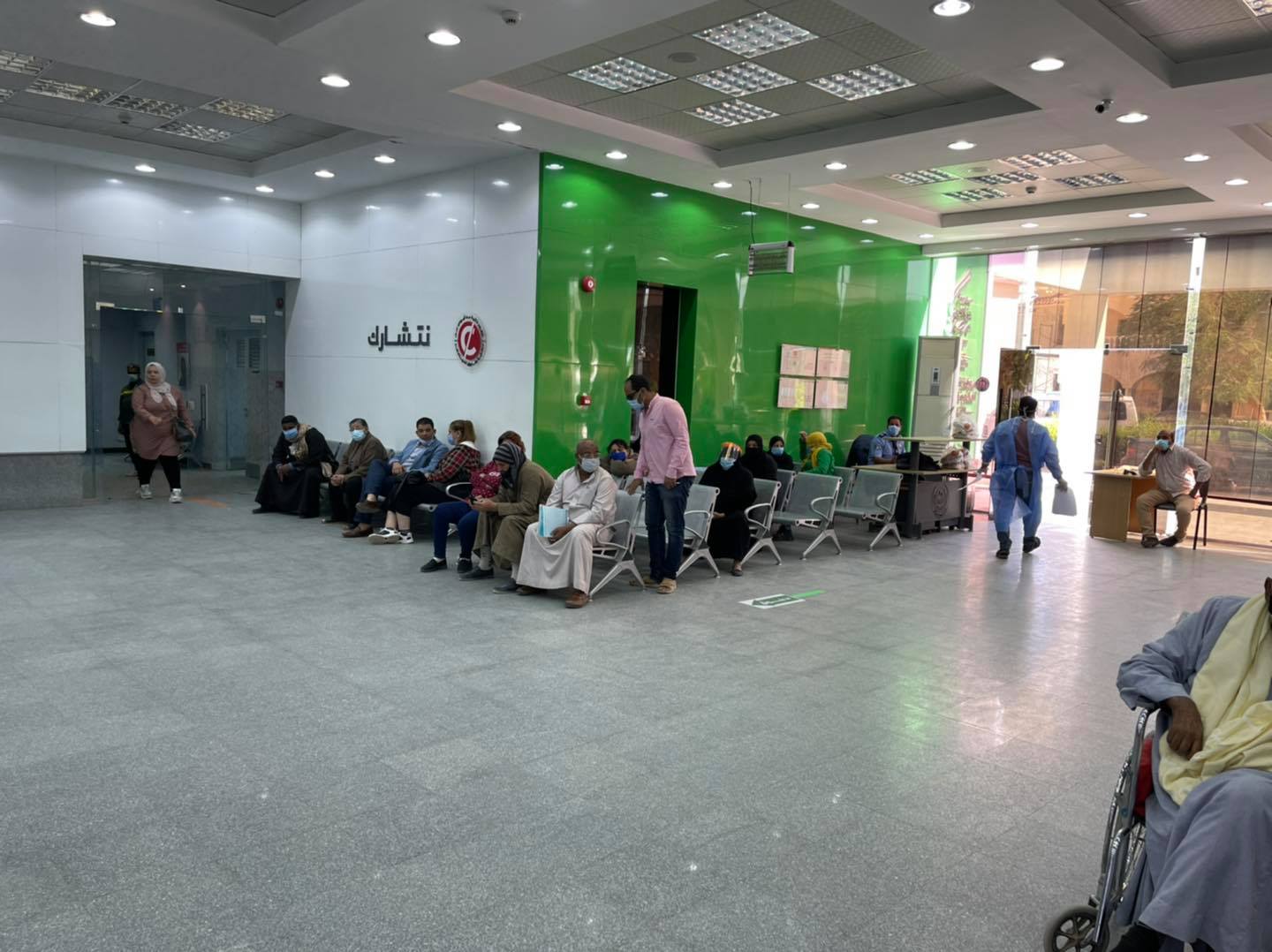 مستشفى حميات الأقصر تستقبل المواطنين لتلقى لقاحات فيروس كورونا