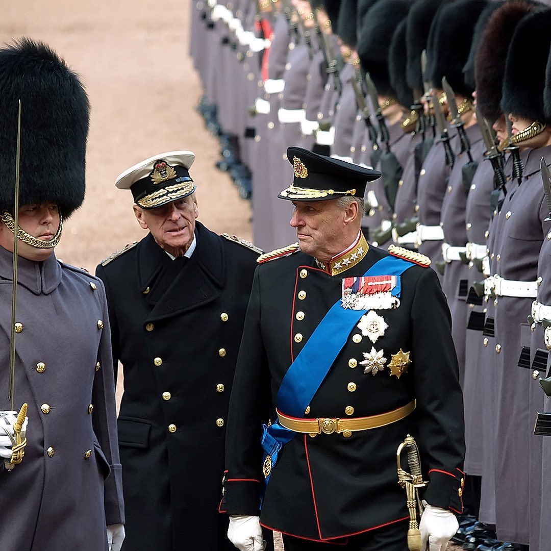 ملك النرويج مع الأمير فيليب عام 2005