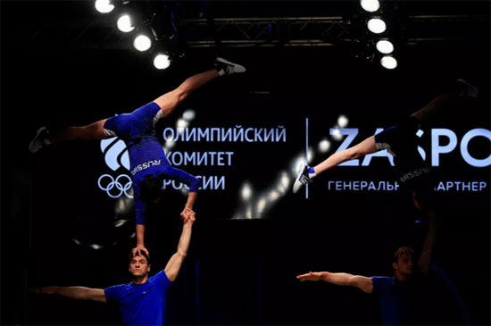 عرض لزي المنتخب الروسي في أولمبياد طوكيو (1)