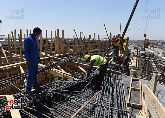 رئيس الوزراء يتفقد أعمال تطوير الطريق الدائرى (3)