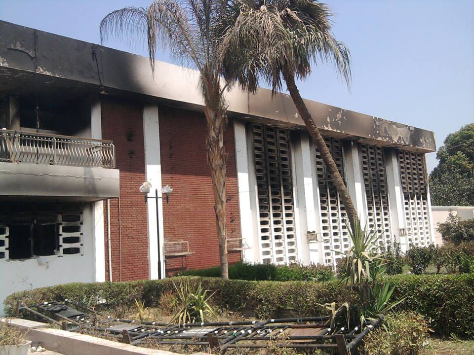 حرق الاخوان لمبنى ديوان عام بنى سويف (2)