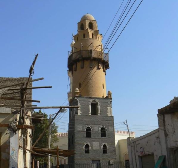المئذنة التاريخية للمسجد العمرى باسنا