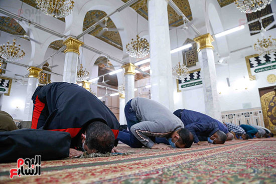 الصلاة بالمسجد