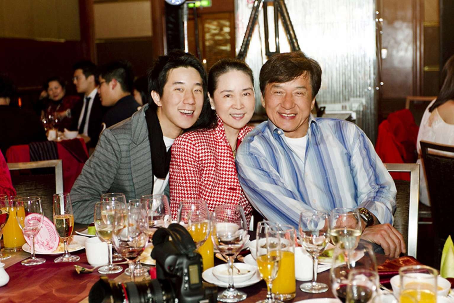 جاكي شان وعائلته