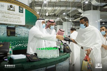 توزيع الهدايا