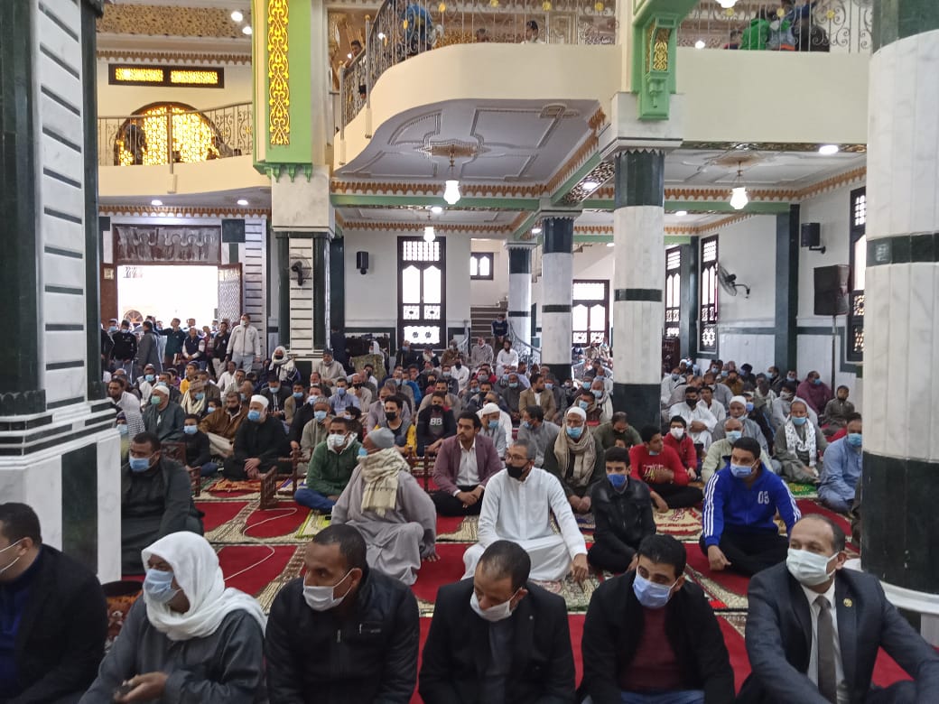 الحضور اثناء افتتاح المساجد