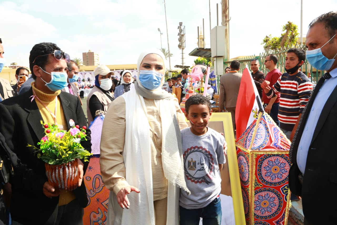 جانب من توزيع الجوائز جانب من توزيع الجوائز