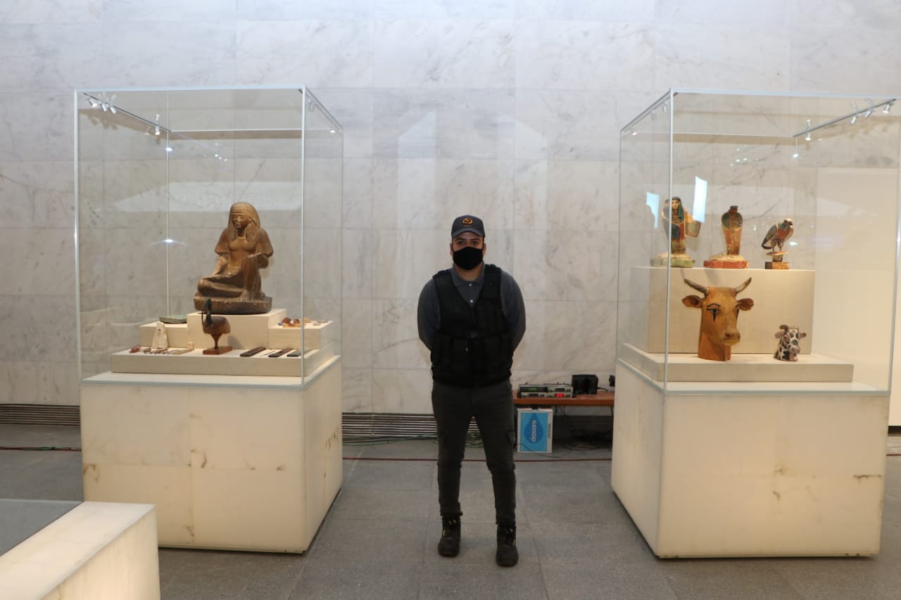 جانب من التأمين للقطع الأثرية جانب من التأمين للقطع الأثرية