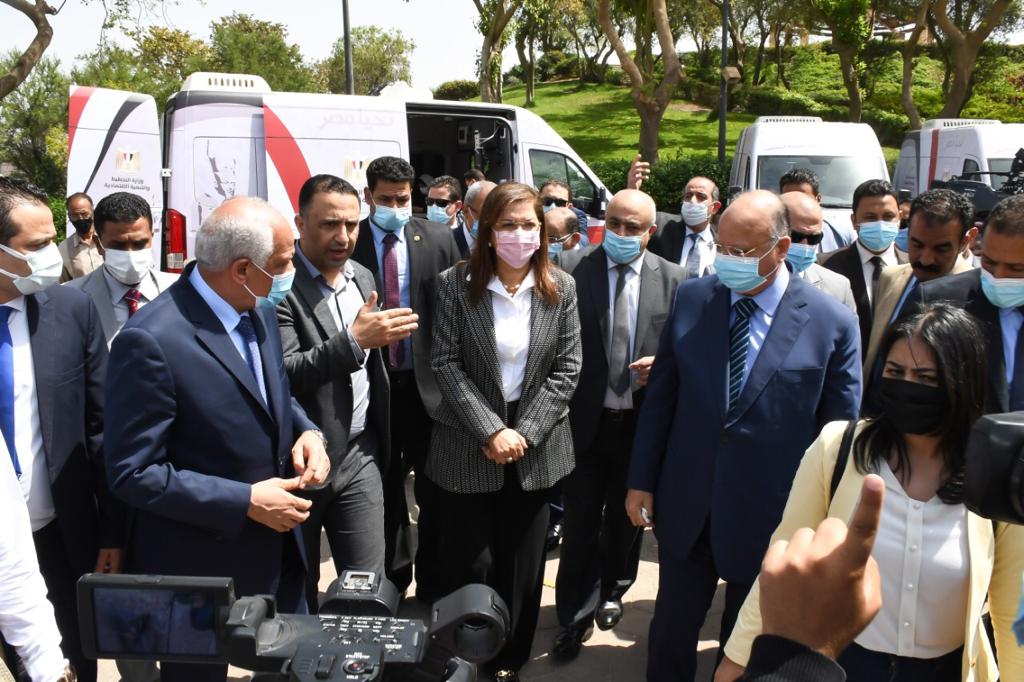 جانب من احتفالية تسليم السيارات