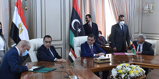 رئيس الوزراء المصري ورئيس حكومة الوحدة الوطنية الليبية يشهدان التوقيع  (2)
