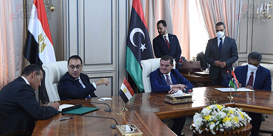 رئيس الوزراء المصري ورئيس حكومة الوحدة الوطنية الليبية يشهدان التوقيع  (9)