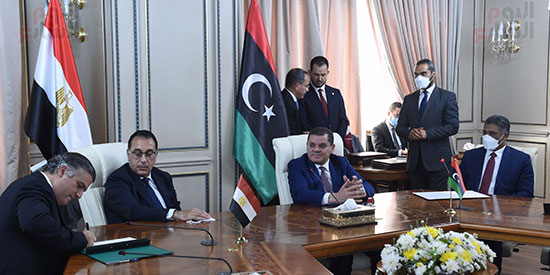 رئيس الوزراء المصري ورئيس حكومة الوحدة الوطنية الليبية يشهدان التوقيع  (8)