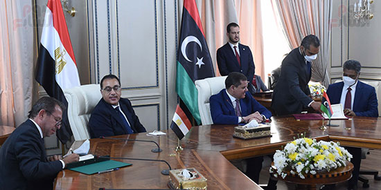 رئيس الوزراء المصري ورئيس حكومة الوحدة الوطنية الليبية يشهدان التوقيع  (7)
