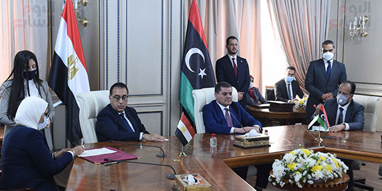 رئيس الوزراء المصري ورئيس حكومة الوحدة الوطنية الليبية يشهدان التوقيع  (4)