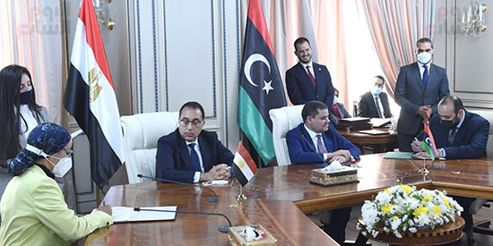 رئيس الوزراء المصري ورئيس حكومة الوحدة الوطنية الليبية يشهدان التوقيع  (11)