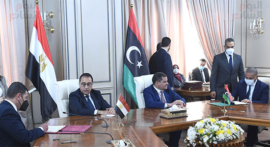 رئيس الوزراء المصري ورئيس حكومة الوحدة الوطنية الليبية يشهدان التوقيع  (13)
