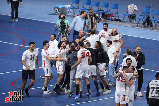 احتفال لاعبو الزمالك بالفوز علي الاهلي احتفال لاعبو الزمالك بالفوز علي الاهلي