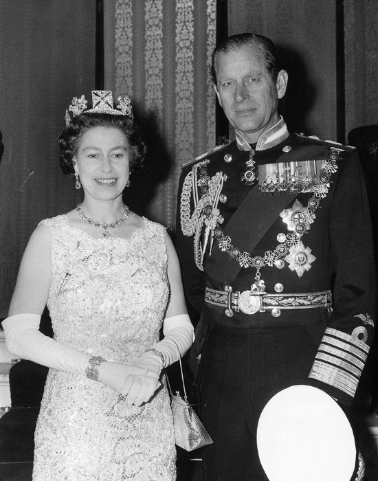 هدايا الأمير فيليب للملكة إليزابيث بمناسبة عيد ميلادها الـ 95 (2)