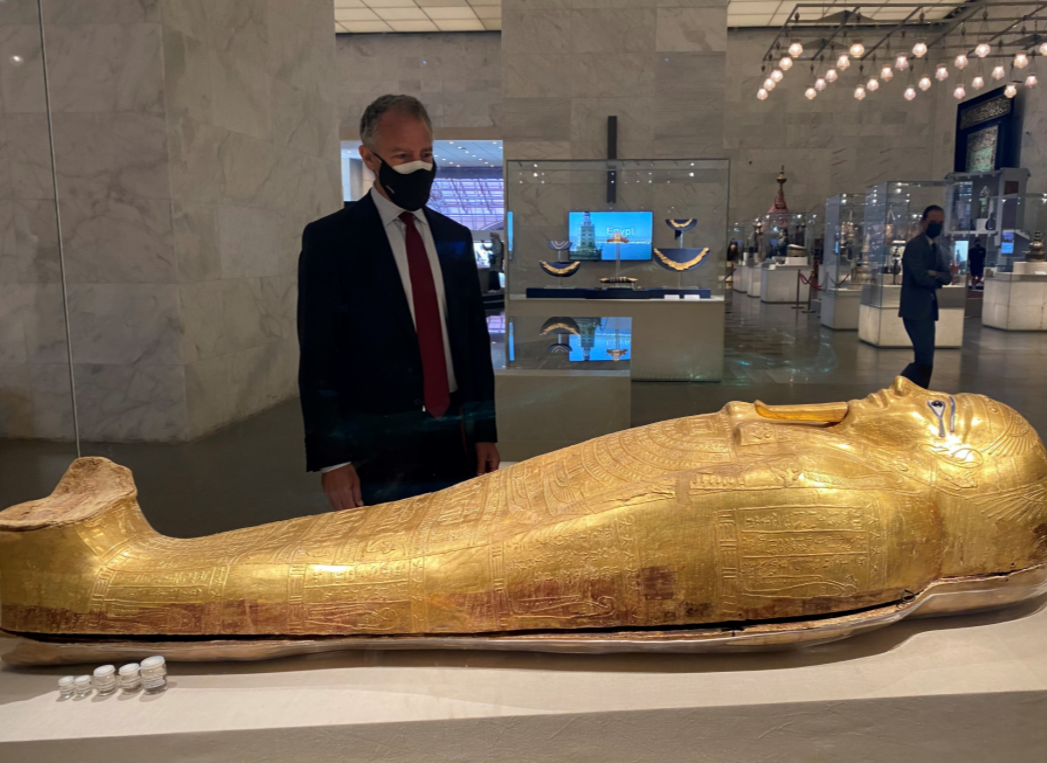 السفير الأمريكى فى متحف الحضارة المصرية