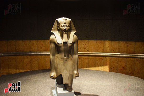 تماثيل-القدماء-المصريين-داخل-المتحف