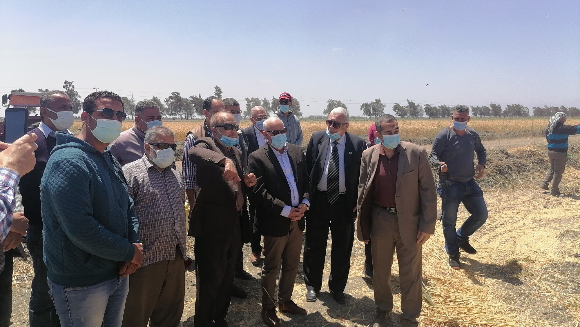 محافظ بورسعيد يشهد حصاد القمح_copy_2000x1128