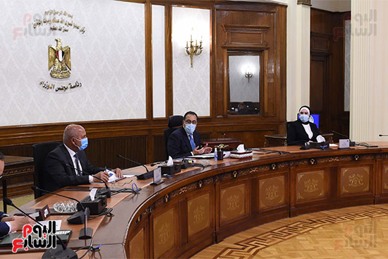 رئيس الوزراء يتابع جهود تطوير خدمات النقل البحري لنقل الصادرات المصرية‎ (3)