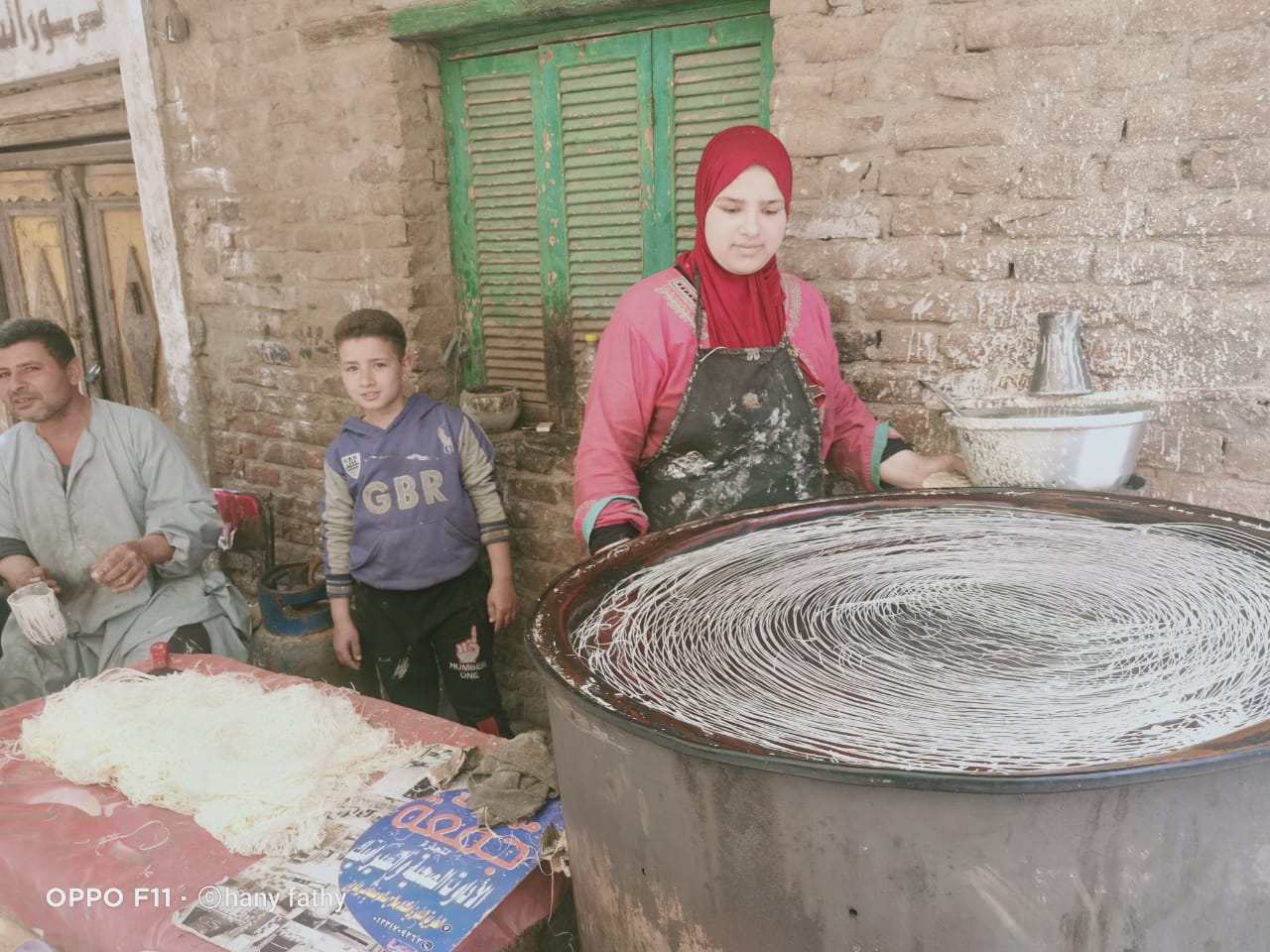  نادية أيمن فتاة تعمل فى صناعة الكنافة البلدى (3)