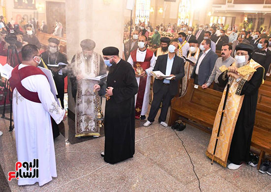 البابا تواضروس يترأس قداس أحد الزعف بكاتدرائية بشاير الخير بالإسكندرية (4)