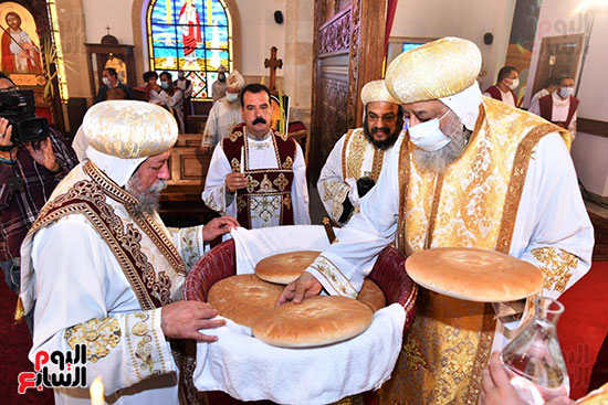 البابا تواضروس يترأس قداس أحد الزعف بكاتدرائية بشاير الخير بالإسكندرية (3)