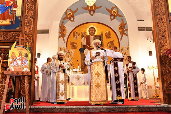 البابا تواضروس يترأس قداس أحد الزعف بكاتدرائية بشاير الخير بالإسكندرية (14)