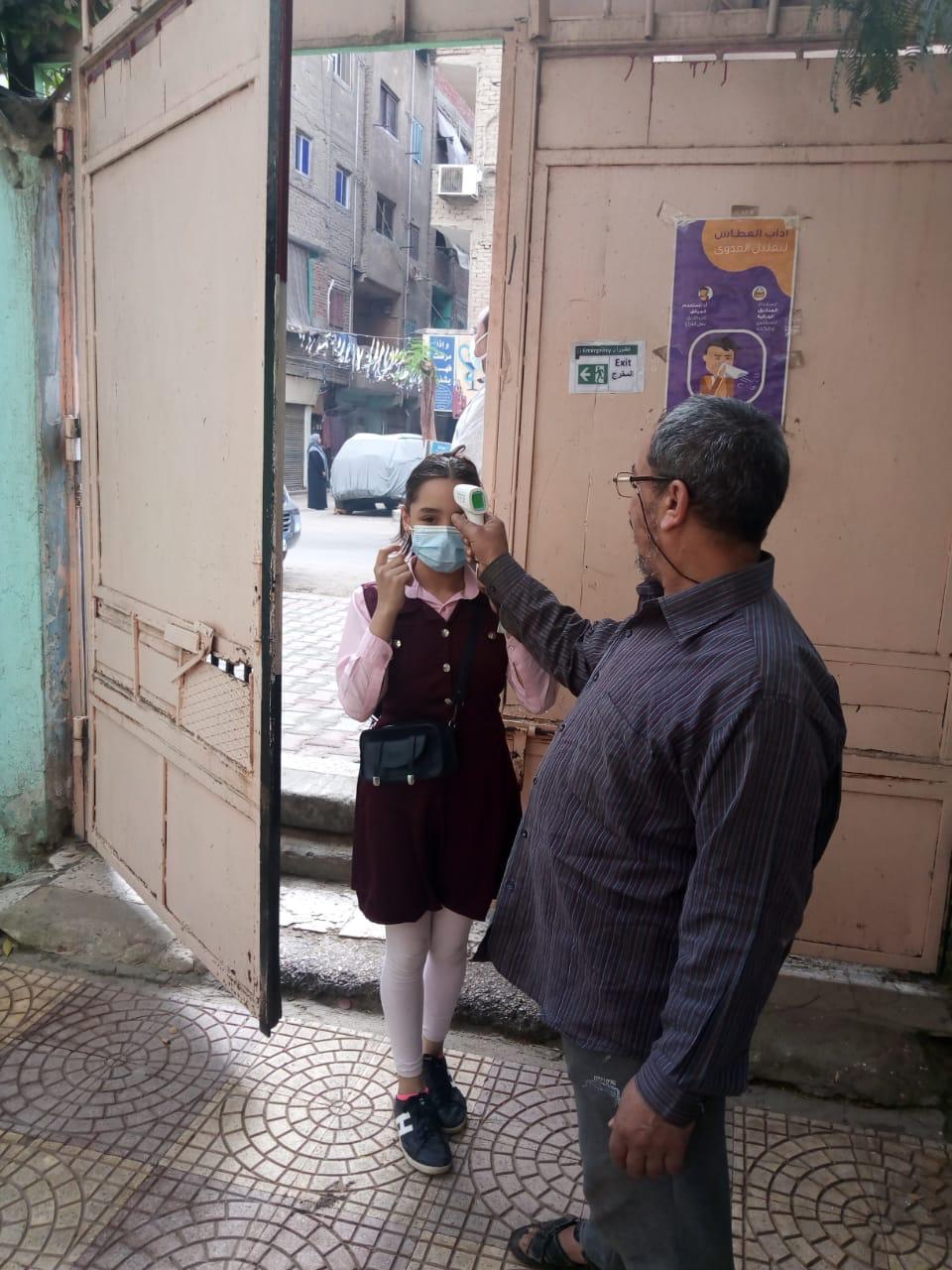 المدارس تطبق الإجراءات الوقائية على تلاميذ الرابع الابتدائي أثناء الامتحان المجمع