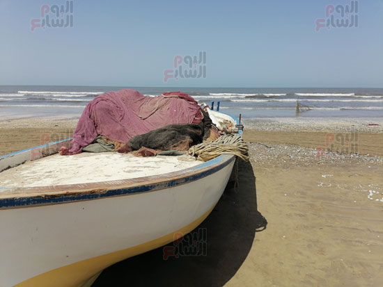 احدي-مراكب-الصيد-علي-شاطئ-بورسعيد
