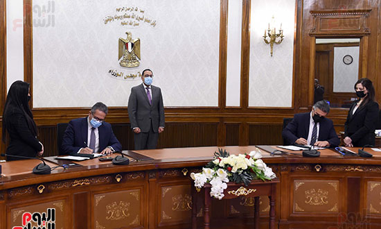 رئيس الوزراء يشهد مراسم توقيع اتفاقيات (3)